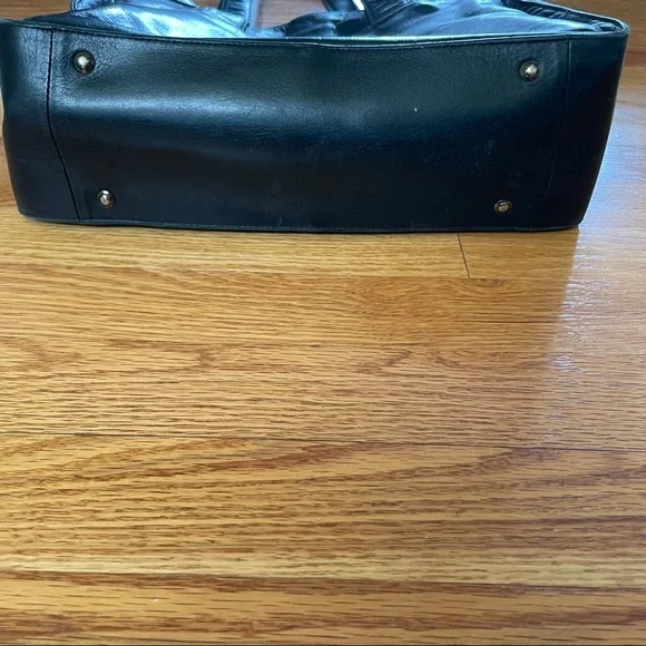 Perlina‎ NY Smooth Black Leather Square Tote - Picture 5 of 16